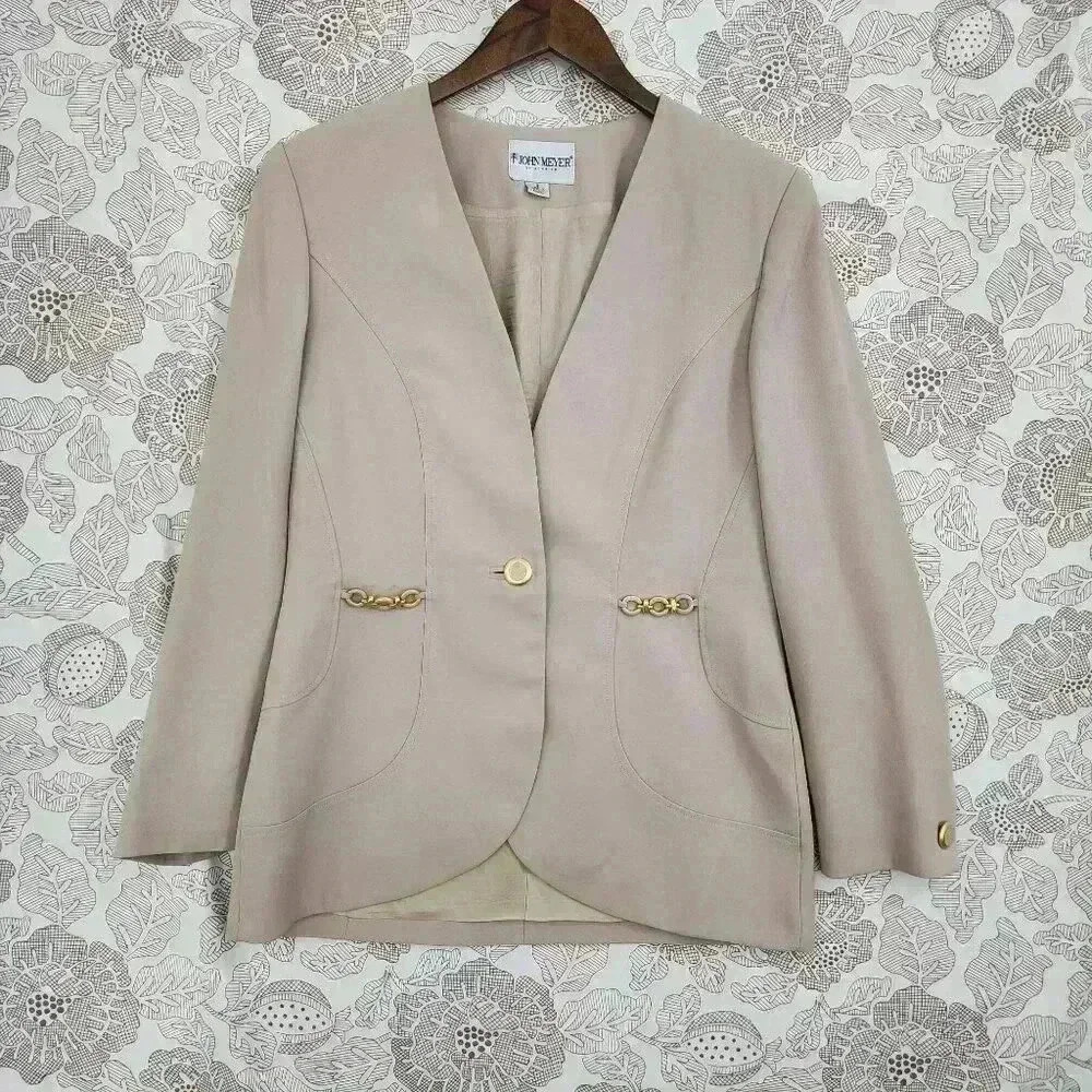 💥   Womens Beige Blazer Size 8 With Gold Button & Chain Detail